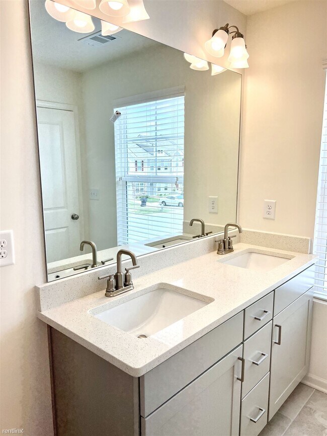 Building Photo - 2 br, 2.5 bath Townhome - 911 Ambient Way