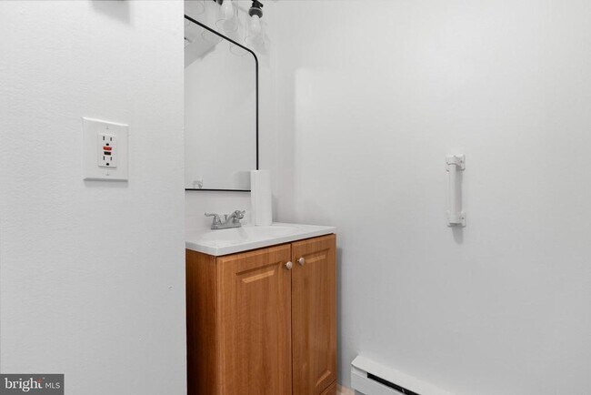 Building Photo - 14 Dover Ct