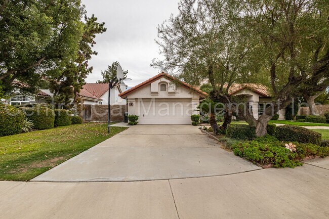 Building Photo - 4 Bedroom/2.5 Bath Home with Paid Solar and a Pool - $2950 Per Month!