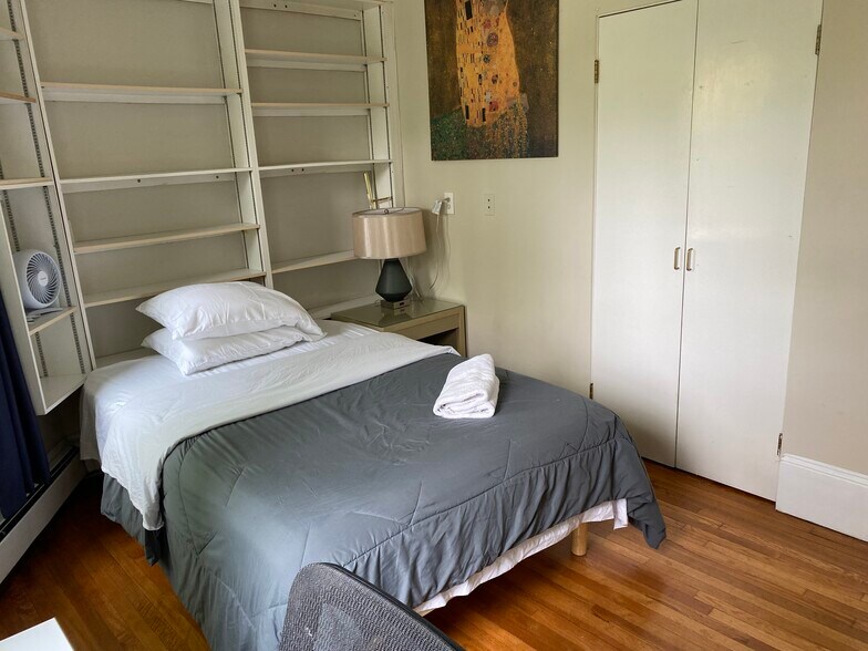 Building Photo - 1000 Memorial Dr