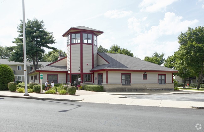 Leasing Office - Amesbury Gardens