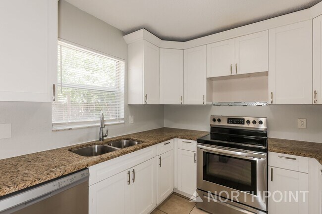 Building Photo - 4 BR/2BA | Newly Renovated Single Family Home |  Fenced backyard!