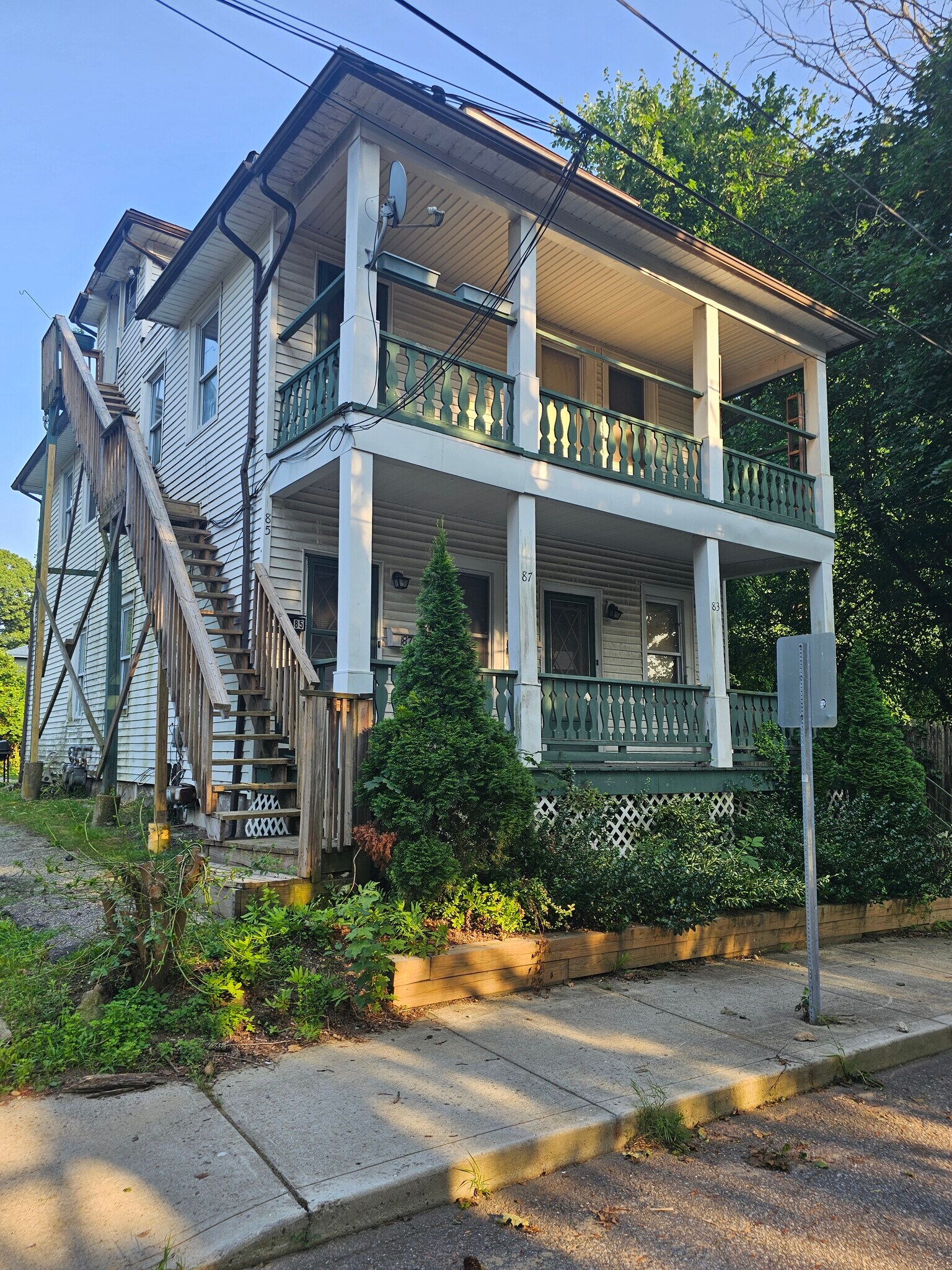 Building Photo - 87 Birch St
