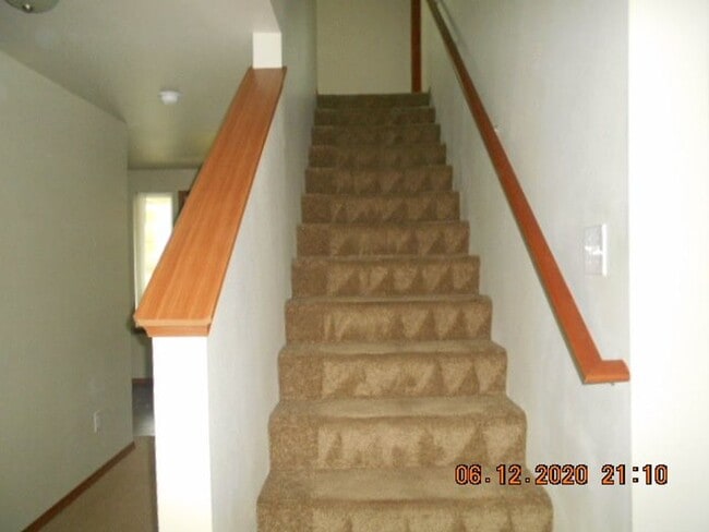 Building Photo - 3bd 2 1/2ba Home With garage