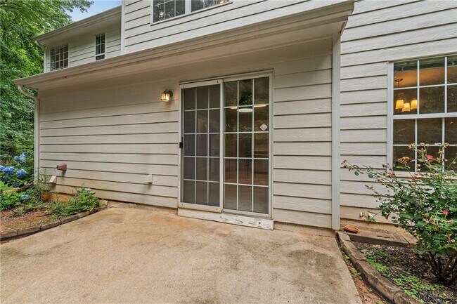 Building Photo - 370 Manor Glen Dr