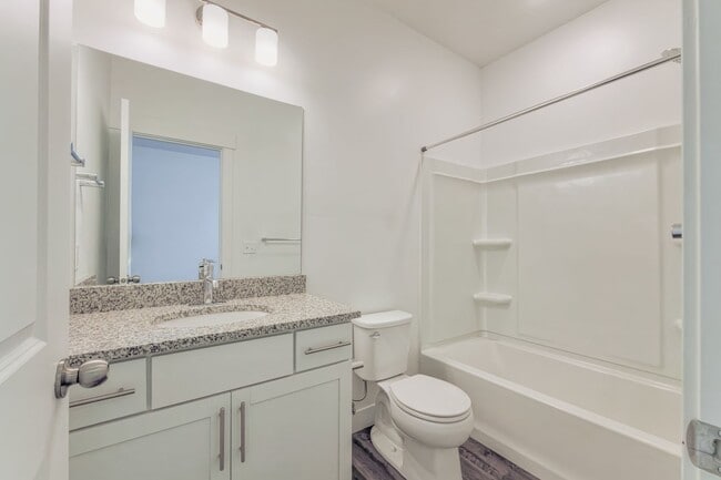 Building Photo - Spacious 4 Bed, 3.5 Bath Pet-Friendly Home with Central Air & 2-Car Garage! - Available NOW!