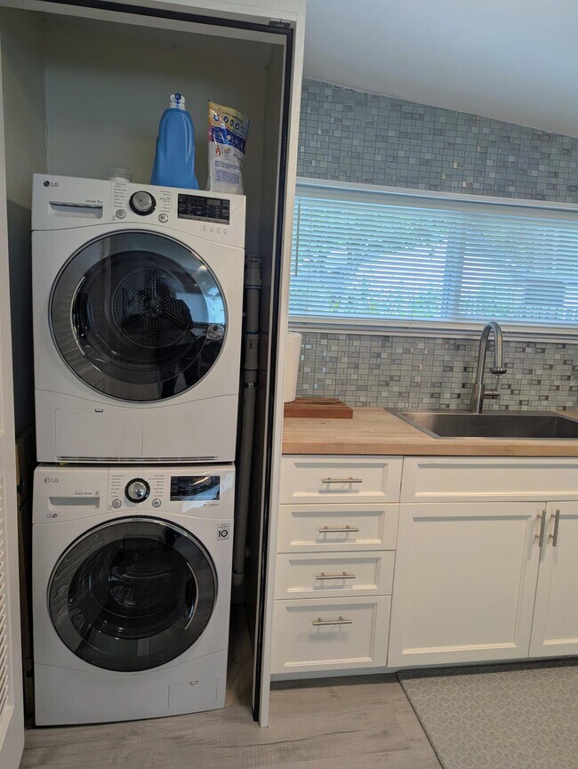 Building Photo - 708 Rambling Dr Cir