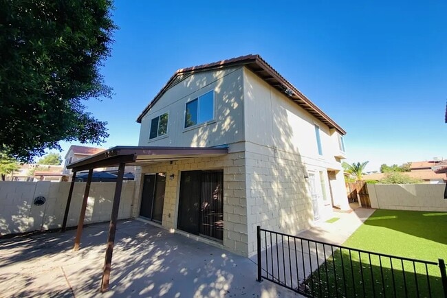 Building Photo - 2732 W Estrella Dr