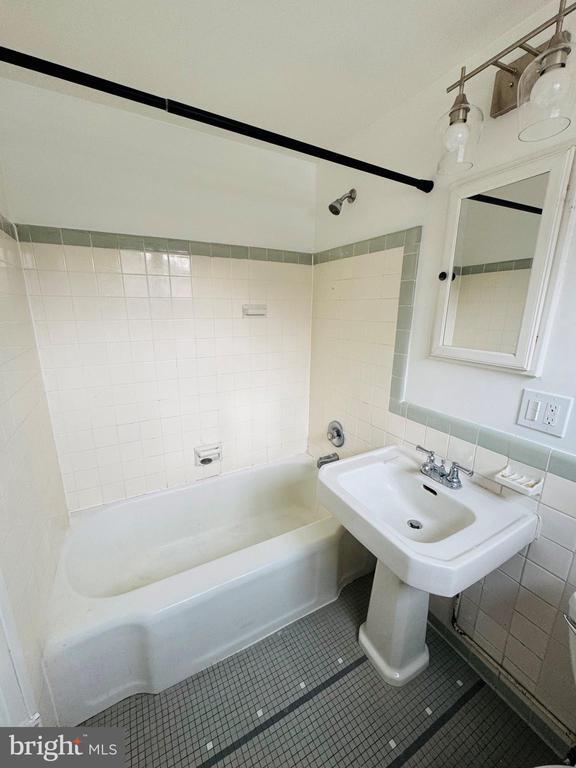 Building Photo - 3117 Martha Custis Dr