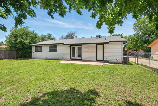 Building Photo - 2349 Marsalis Dr