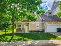 Building Photo - 3 Bedroom 2.5 Bathroom end unit home in Urbandale!!!