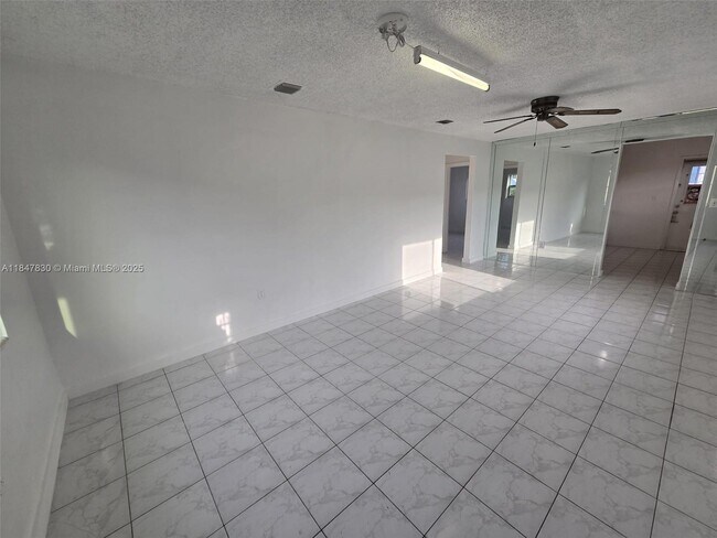 Building Photo - 882 NW 26th Ave