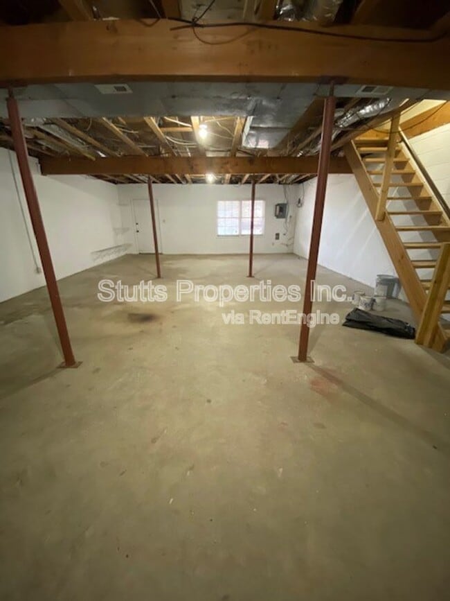 Building Photo - 206 Hillsboro Cir