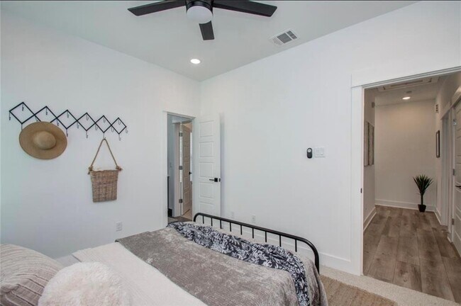 Building Photo - 5823 Highland Sky Ln