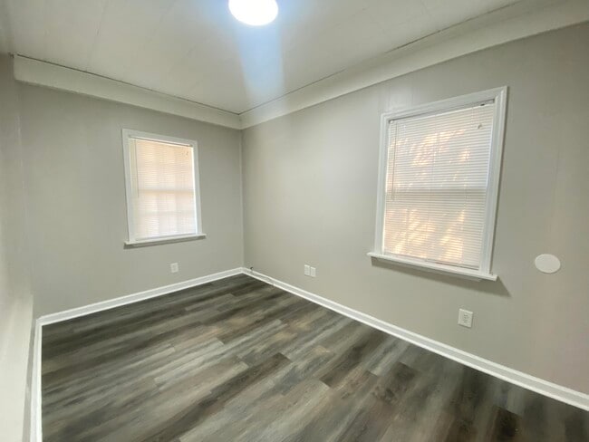 Building Photo - 2140 Silverdale Rd