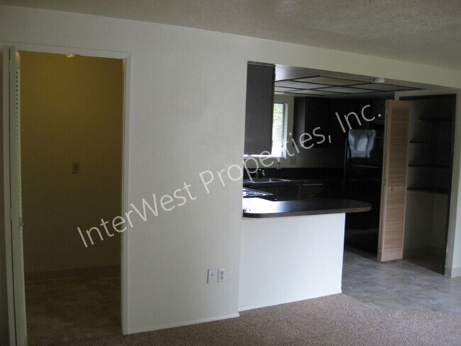 Building Photo - Ranch-Style Home in Beaverton with Fenced ...