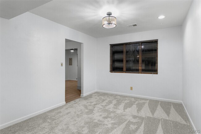 Building Photo - 307 Britanna Dr