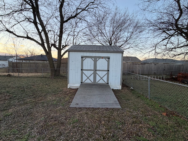 Building Photo - 1205 E Rose Dr