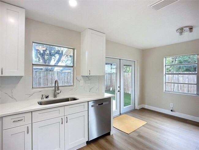Building Photo - 6511 3rd Ave NE