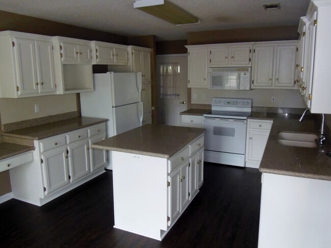 Building Photo - Call Tonia Rollins (501)626-9917