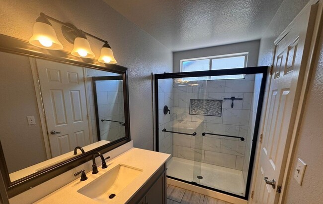 Building Photo - 3 bedroom at Peoria & 59th Ave