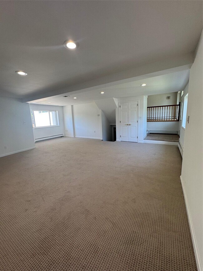 Building Photo - 371 White Birch Ln