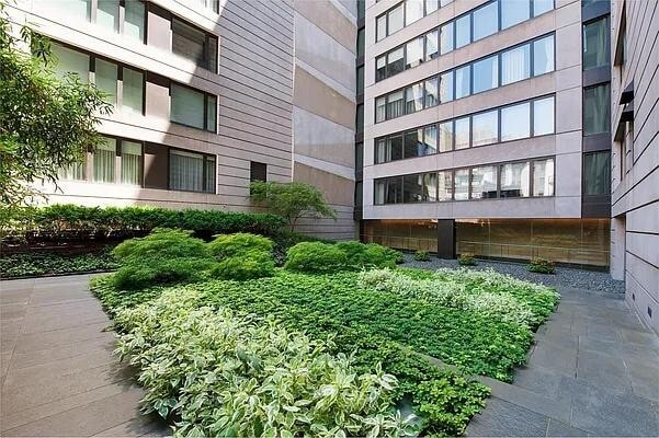 Building Photo - 505 Greenwich St