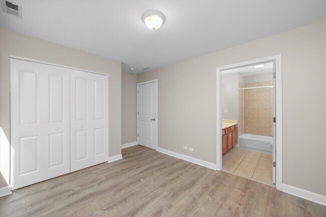 Building Photo - 3423 Ridgeland Ave
