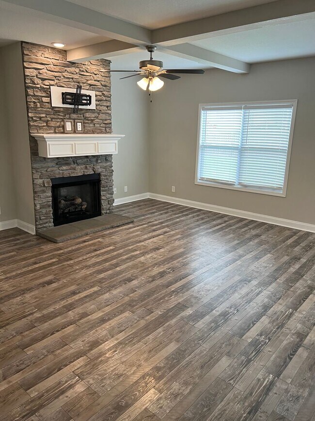 Building Photo - Spacious 4 Bedroom Home in Sango