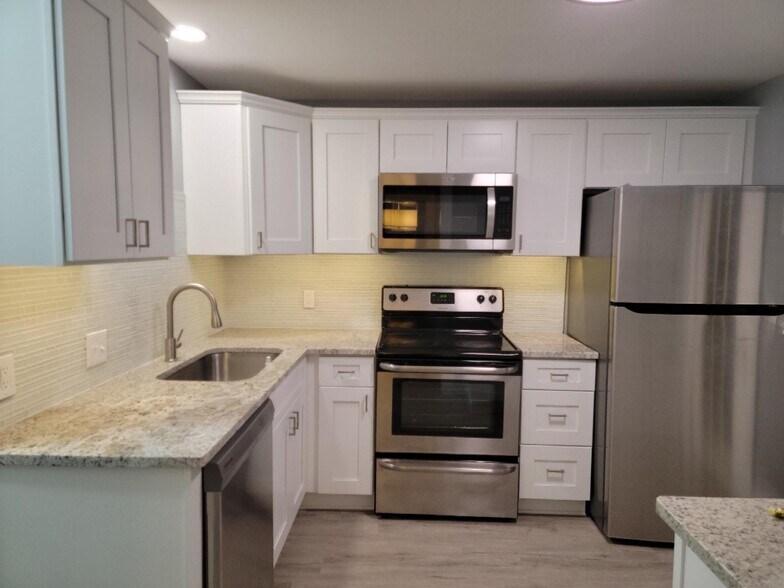 Kitchen - 1435 Roycroft Ave