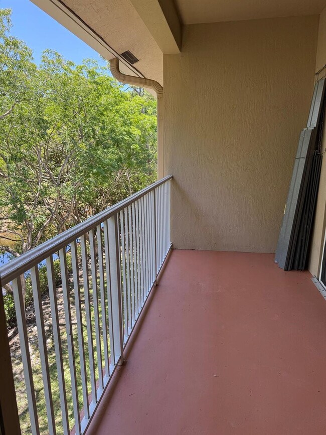 Building Photo - 2941 Riverside Dr