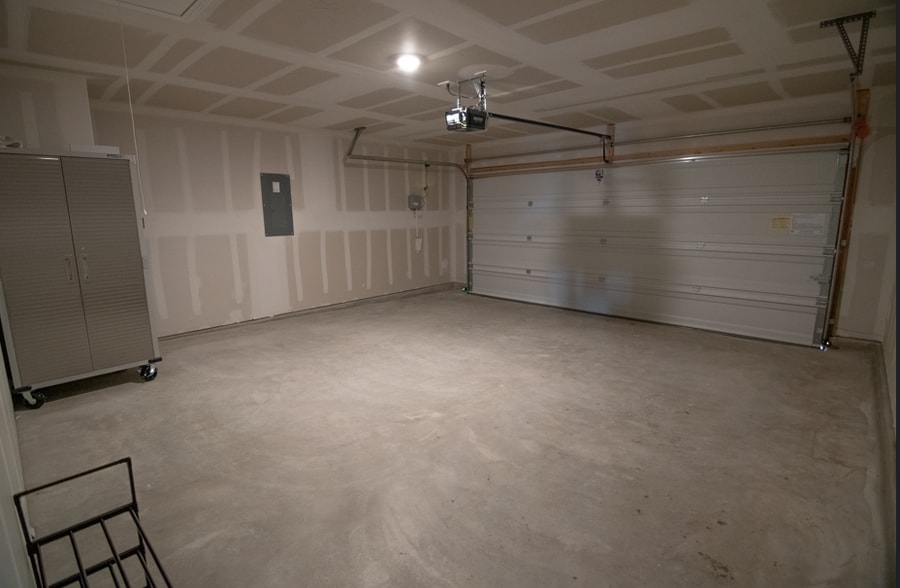Building Photo - Room in House on Briggs Ln