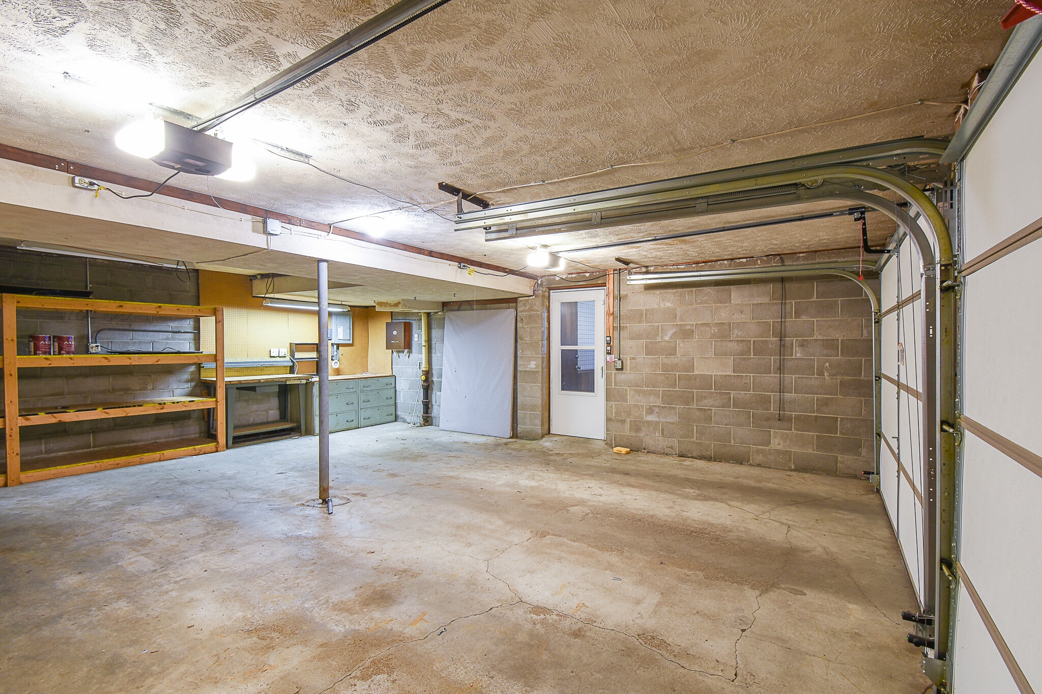 Building Photo - 10205 T Cir
