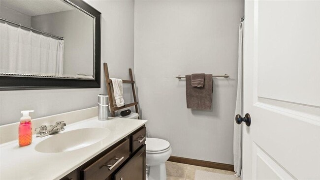 Building Photo - Move-In Ready Home with an Excellent Location