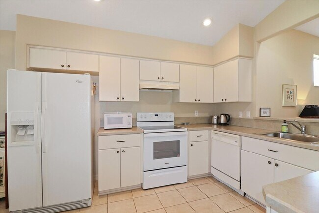 Building Photo - 20846 Queen Alexandra Dr