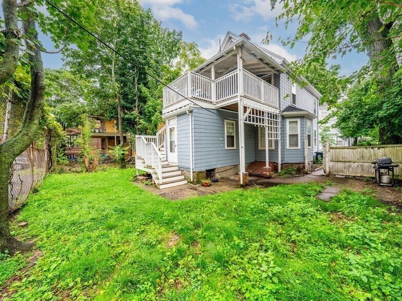 Building Photo - 8 Westerly St