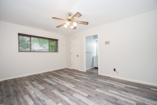Building Photo - 11915 N Hanworth Dr
