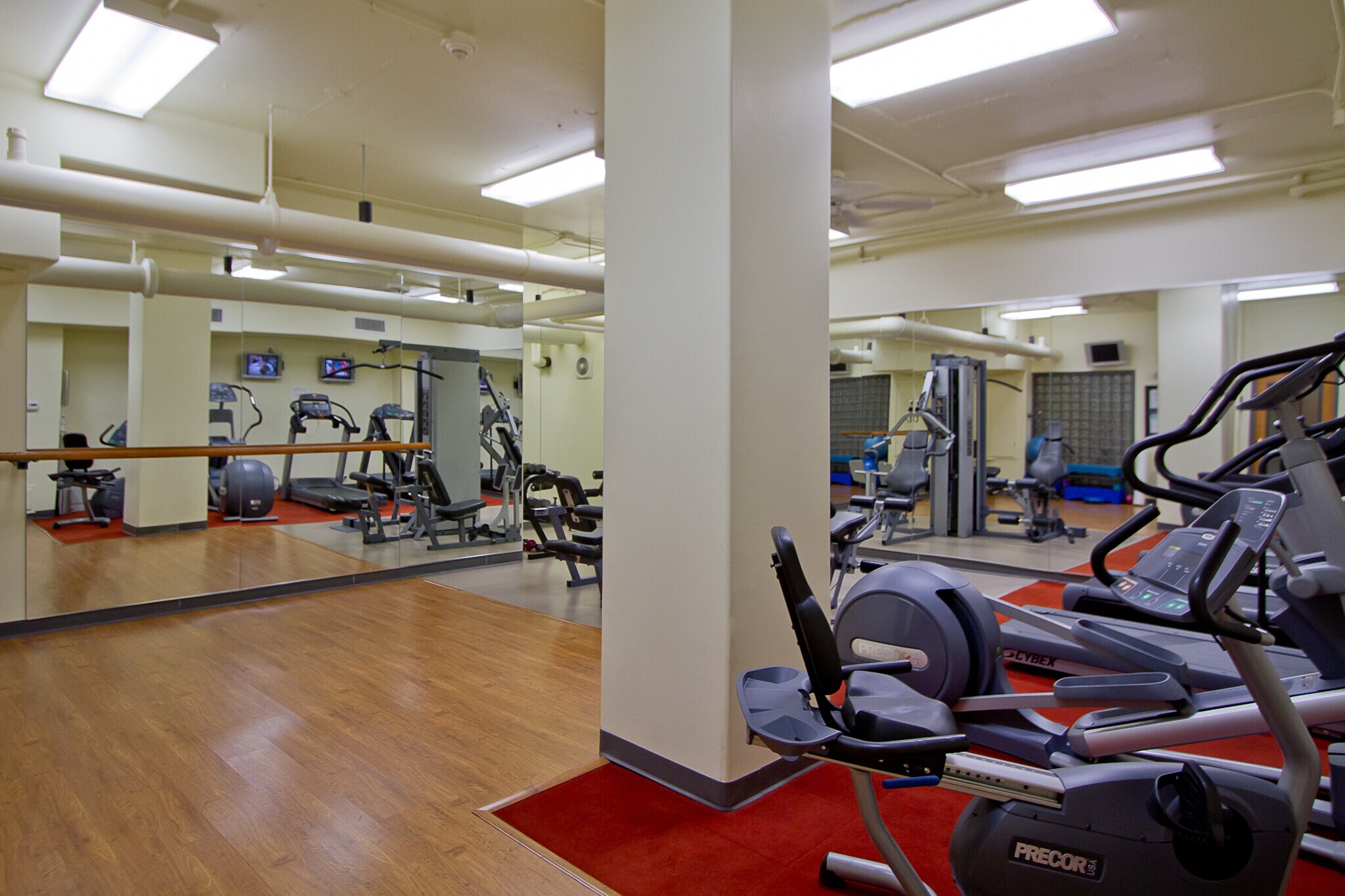 Exercise room - 4545 Wornall Rd