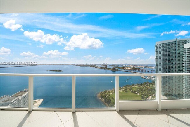 Building Photo - 2020 N Bayshore Dr