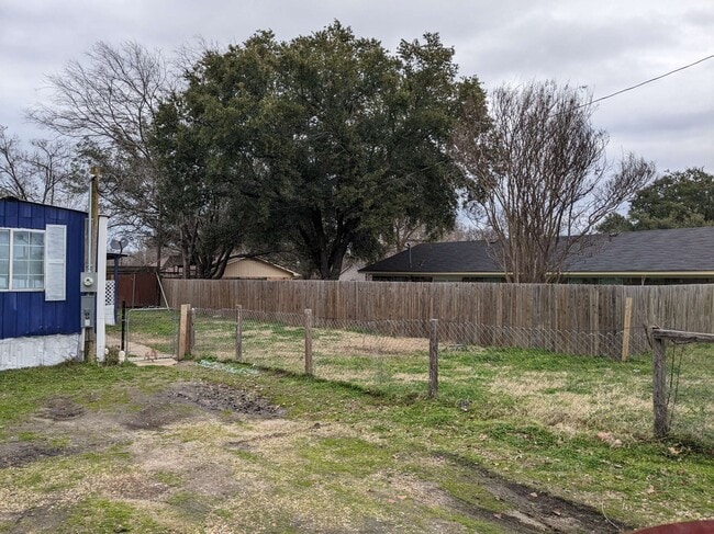 Building Photo - 904 Quail Run