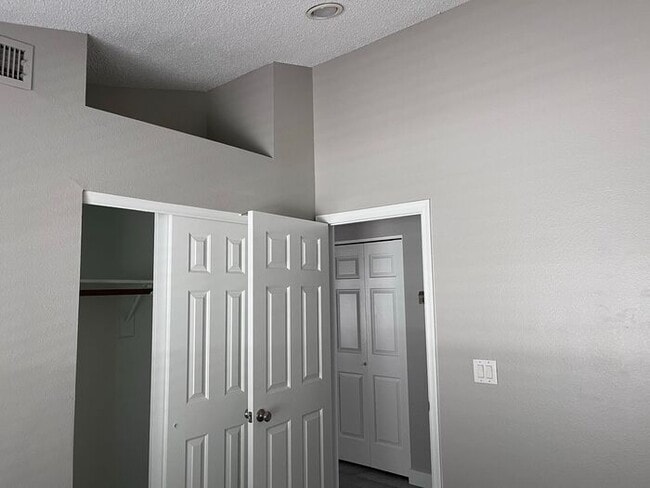 Building Photo - MOVE IN SPECIALS!! Lovely 3BD-2BA Gilbert ...