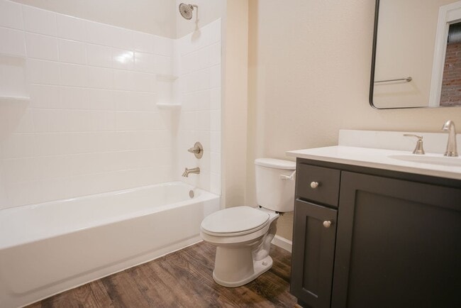 Building Photo - 210 E Washington Ave