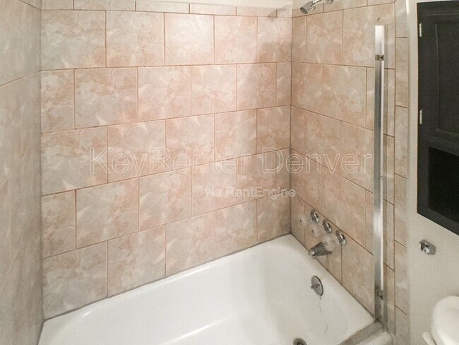 Building Photo - 7012 S Eudora St