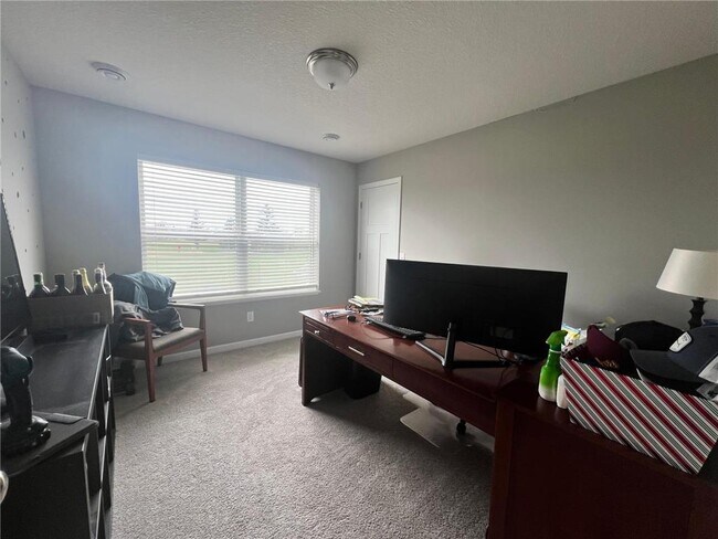 Building Photo - 7303 Fir Ln N