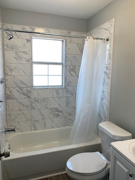 Building Photo - 1909 N Hancock Ave