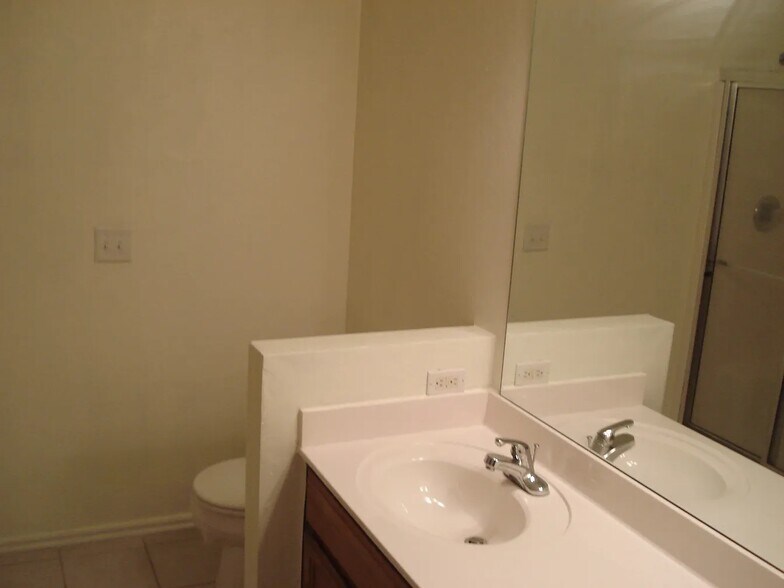 Building Photo - 413 Pinehurst drive