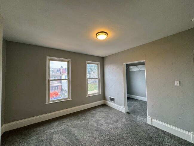 Building Photo - 320 Orchard Pl