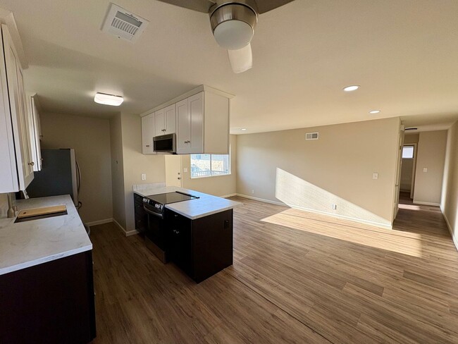 Building Photo - Remodeled Upper-Floor Condo