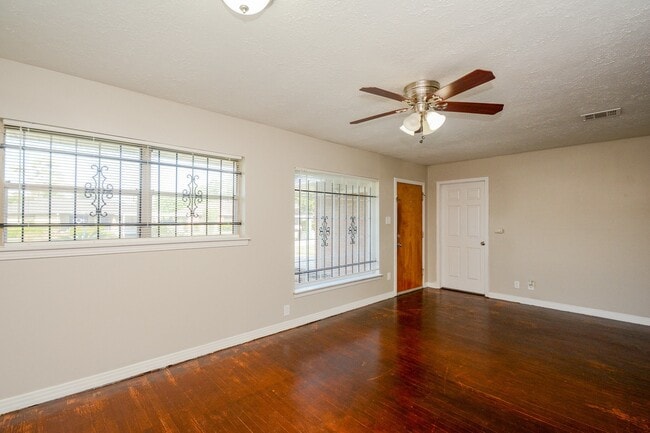 Building Photo - 10214 Rockaway Dr