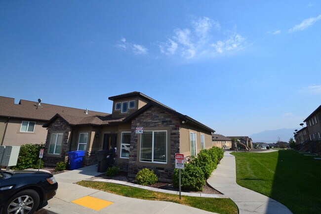 Building Photo - 1989 Belmont Dr